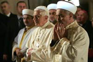 Benedict-Ratzinger Praying to Mecca
