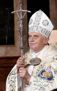 Benedict-Ratzinger & 'Satanic' Crucifix