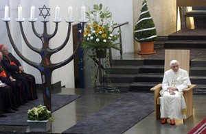 Benedict-Ratzinger at Synagogue