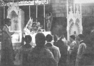 Archbishop Lefebvre Celebrates Mass
