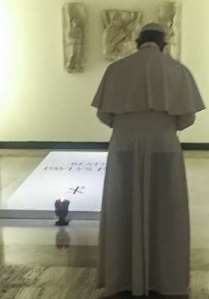 Francis-Bergoglio at Paul VI-Montini's Tomb