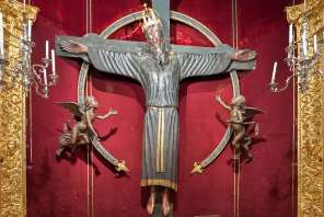 Lucca Crucifix