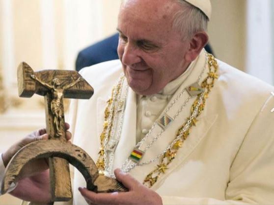 Francis-Bergoglio with Marxist Crucifix