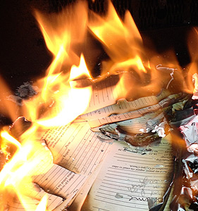 Benedict-Ratzinger's Papers Burning