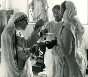 Teresa of Calcutta Hands out the Novus Ordo Cookie